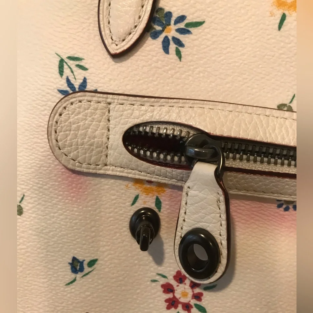 NWT COACH Taylor Tote With Wildflower Floral Print Bag.